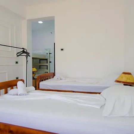 Leon Hotel Sarande