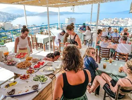 Leon Hotel Sarande